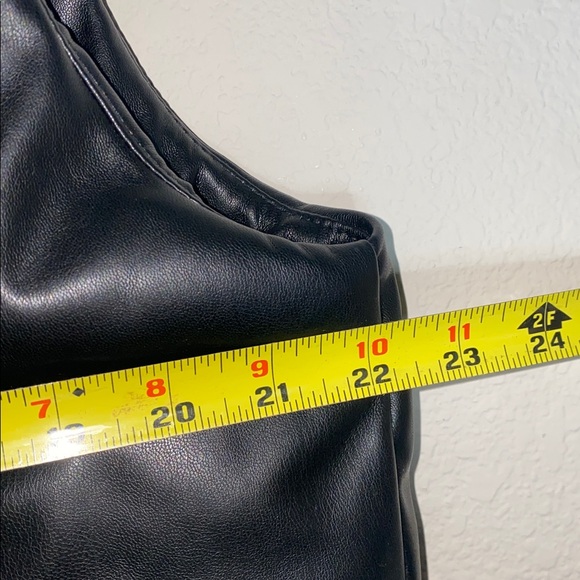 🎱 Simply Southern Cropped Button Down Faux Leather Black Charcoal Puffer Vest! - Picture 5 of 10